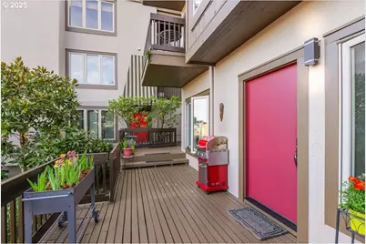 724 NW Westover Cir, Portland, OR 97210 - Photo 3