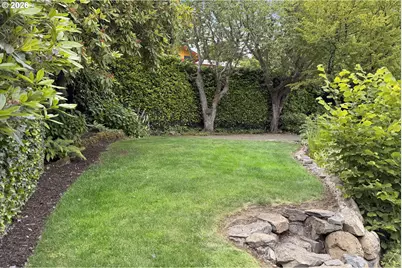 8109 SW 6th Ave, Portland, OR 97219 - Photo 35