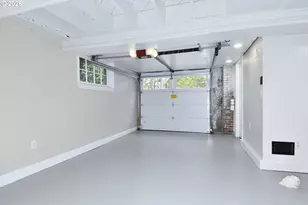 8109 SW 6th Ave, Portland, OR 97219 - Photo 27