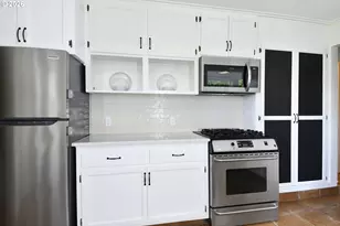 8109 SW 6th Ave, Portland, OR 97219 - Photo 11