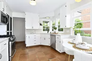 8109 SW 6th Ave, Portland, OR 97219 - Photo 9