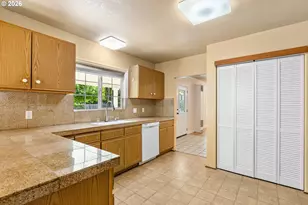 4081 NE Douglas Ave, Roseburg, OR 97470 - Photo 13