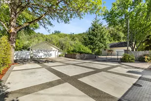 4081 NE Douglas Ave, Roseburg, OR 97470 - Photo 39