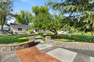 4081 NE Douglas Ave, Roseburg, OR 97470 - Photo 43