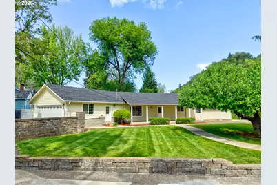 4081 NE Douglas Ave, Roseburg, OR 97470 - Photo 1