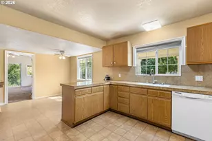 4081 NE Douglas Ave, Roseburg, OR 97470 - Photo 15