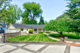 4081 NE Douglas Ave, Roseburg, OR 97470 - Photo 3