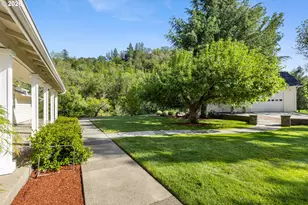 4081 NE Douglas Ave, Roseburg, OR 97470 - Photo 39