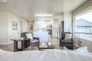 563/565 SW 4th St, Newport, OR 97365 - Photo 9