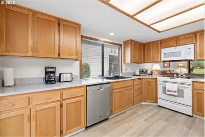 15724 NE Knott St, Portland, OR 97230 - Photo 13