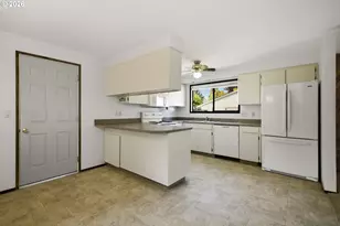 1091 NE Sunrise Ln, Hillsboro, OR 97124 - Photo 9
