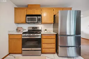 6318 NE Hassalo St, Portland, OR 97213 - Photo 15