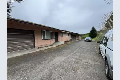 1804 NE Todd St, Roseburg, OR 97470 - Photo 3