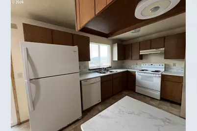 1804 NE Todd St, Roseburg, OR 97470 - Photo 11