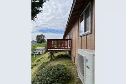1804 NE Todd St, Roseburg, OR 97470 - Photo 21