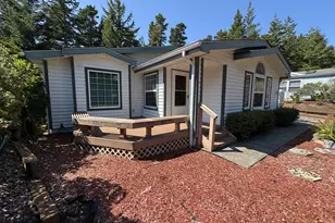307 Manzanita Dr, Florence, OR 97439 - Photo 3