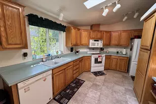 307 Manzanita Dr, Florence, OR 97439 - Photo 9