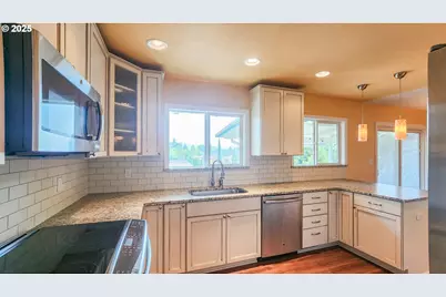 1929 NW Lynwood St, Roseburg, OR 97471 - Photo 15