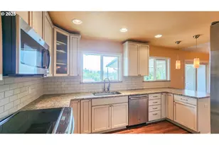 1929 NW Lynwood St, Roseburg, OR 97471 - Photo 15