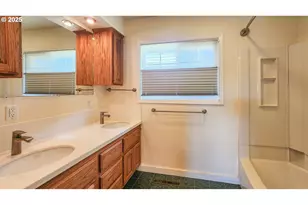 1929 NW Lynwood St, Roseburg, OR 97471 - Photo 17