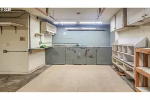 1929 NW Lynwood St, Roseburg, OR 97471 - Photo 27