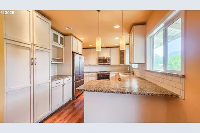 1929 NW Lynwood St, Roseburg, OR 97471 - Photo 13