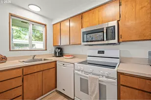 1551 Fetters Loop, Eugene, OR 97402 - Photo 15