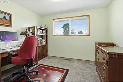 2049 W Hayes St, Woodburn, OR 97071 - Photo 19