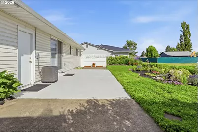 2049 W Hayes St, Woodburn, OR 97071 - Photo 23
