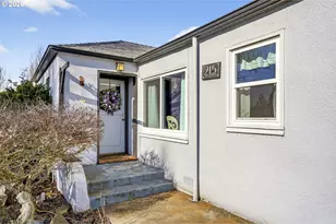 215 May St, Mount Angel, OR 97362 - Photo 7