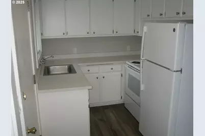 7424 NE Halsey St, Portland, OR 97213 - Photo 13