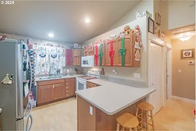 920 Filbert St, Brownsville, OR 97327 - Photo 11