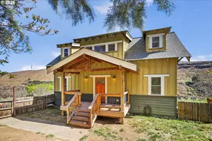 499 1st St, Maupin, OR 97037 - Photo 3