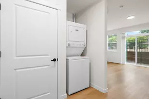 10985 E Burnside St, Portland, OR 97216 - Photo 11