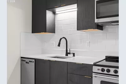 10985 E Burnside St #8, Portland, OR 97216 - Photo 7