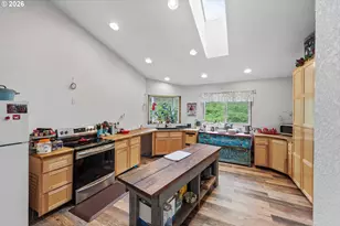 93751 Coos-Sumner Ln, Coos Bay, OR 97420 - Photo 9