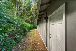 1942 SW Galley Ct, Lincoln City, OR 97367 - Photo 31