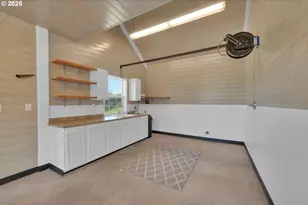 27730 Erickson Rd, Eugene, OR 97402 - Photo 37