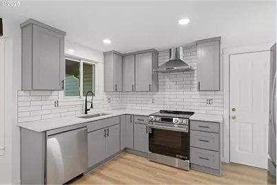 5810 SW Vermont St, Portland, OR 97219 - Photo 9