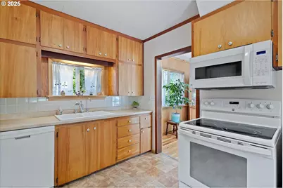 935 NE Highway 20, Toledo, OR 97391 - Photo 13