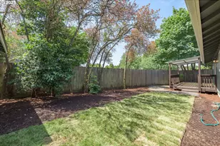 2817 Applewood Ln, Eugene, OR 97408 - Photo 35