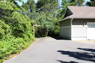 87989 Kelsie Way, Florence, OR 97439 - Photo 3