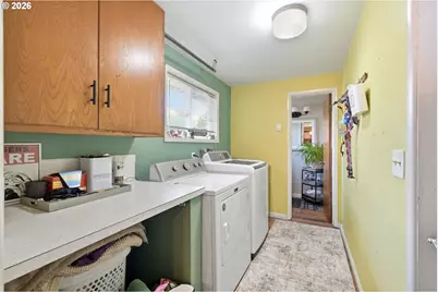 1990 W 18th Ave, Eugene, OR 97402 - Photo 17