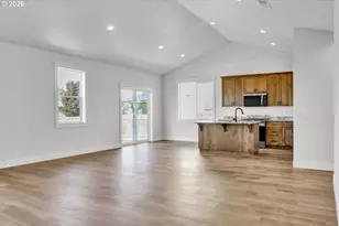 3238 NW 23rd Ave, Albany, OR 97321 - Photo 3