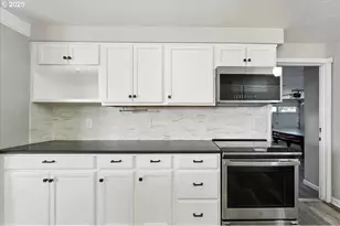 1371 NE Barnes Ct, Gresham, OR 97030 - Photo 13