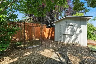 1371 NE Barnes Ct, Gresham, OR 97030 - Photo 47