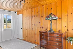 905 NE 3rd St, Oakland, OR 97462 - Photo 11