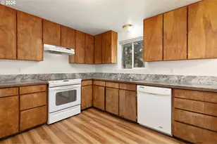 171 2nd St, Dillard, OR 97432 - Photo 11