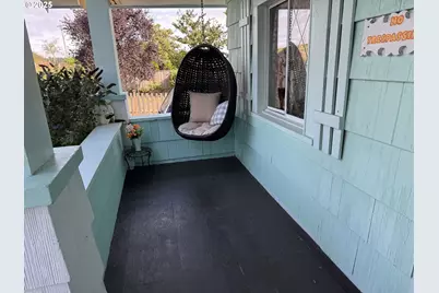 884 S 7th St, Coos Bay, OR 97420 - Photo 3