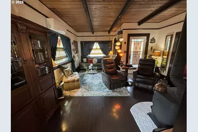 884 S 7th St, Coos Bay, OR 97420 - Photo 11